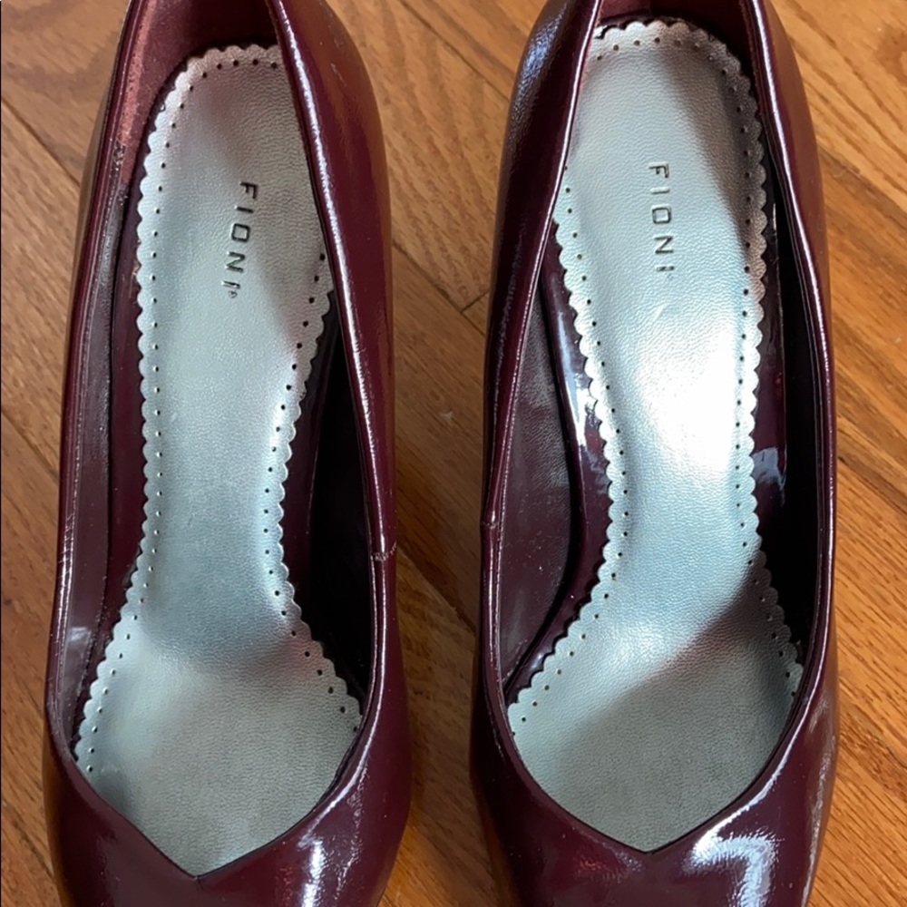 Maroon Fioni heels - Picture 2 of 6